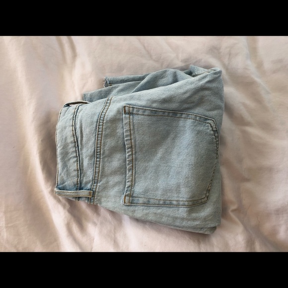 Perfect Mid Length Light Wash Jean Short - Picture 7 of 12